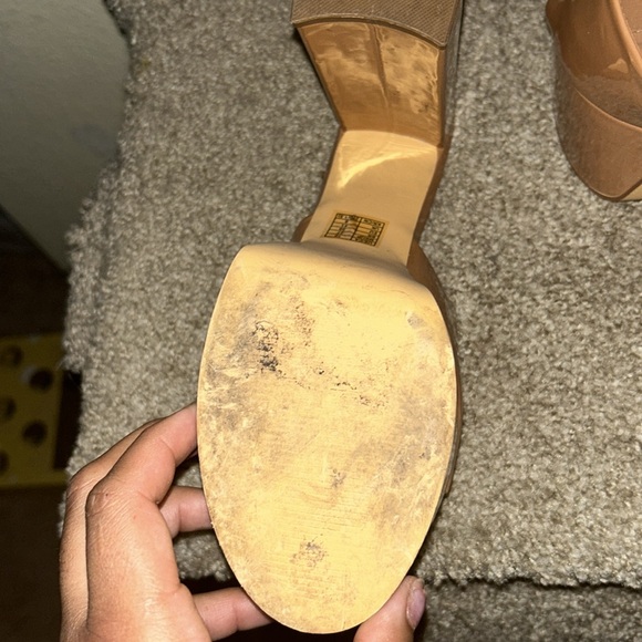 Beautiful size 10 tan pumps - Picture 4 of 4